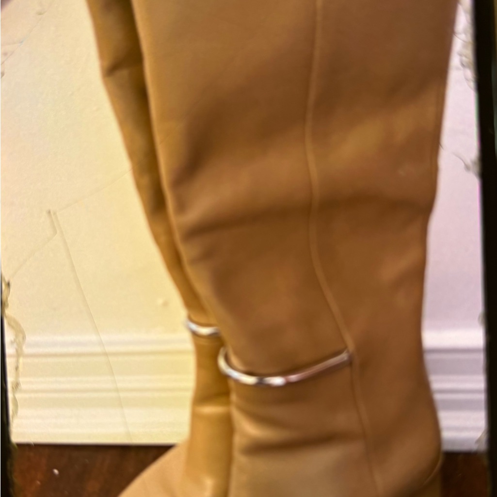 Via Spiga Heeled Beige Boot